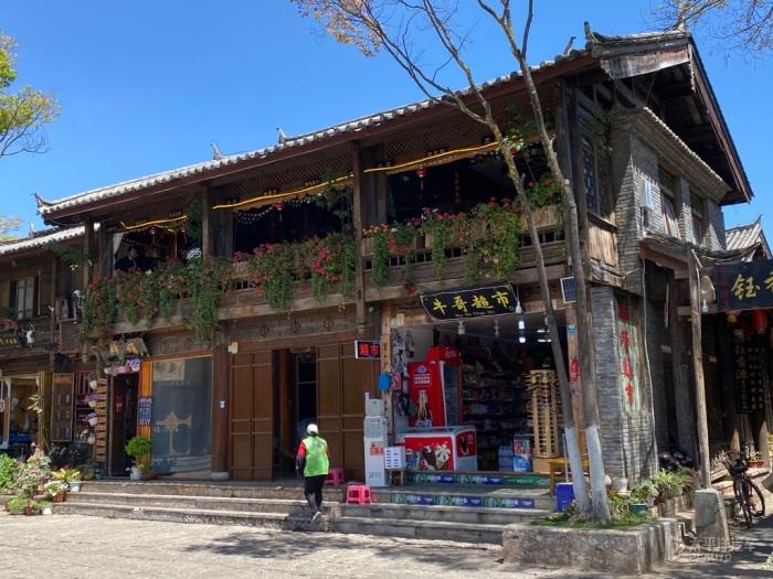 吴宣仪黑色亮花旗袍造型温柔又可爱，哪些女明星能够很好的驾驭旗袍？游戏画面